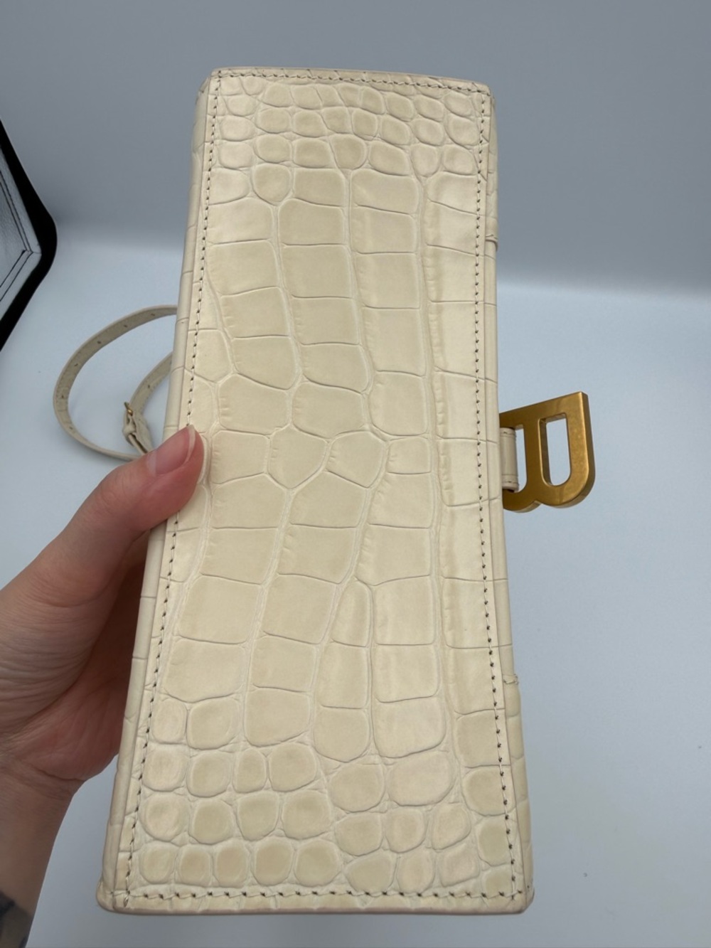 Balenciaga Hourglass S in Cream Croc-Embossed Leather - Picture 4 of 7